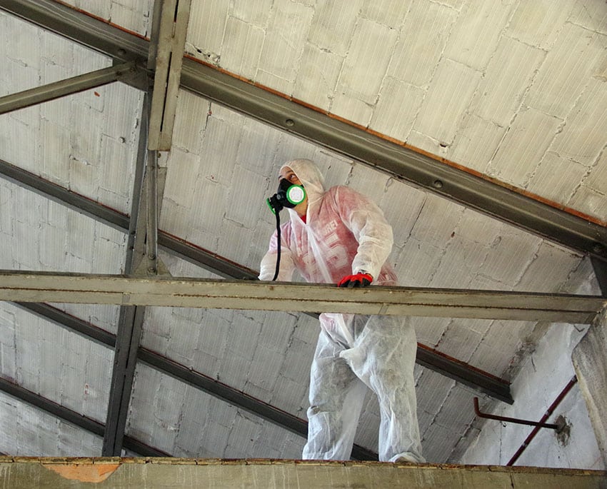 I dag er der forbud mod at fremstille, importere, anvende eller arbejde med asbest eller asbestholdigt materiale. Trods det, er der stadig asbest i rigtig mange danske bygninger af ældre dato