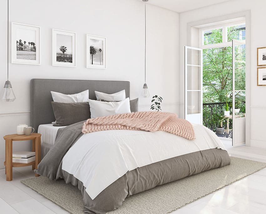 Sundhedsstyrelsen anbefaler at du som minimum måler i mindst to opholdsrum i boligen. Typisk vil det være stue og soveværelse