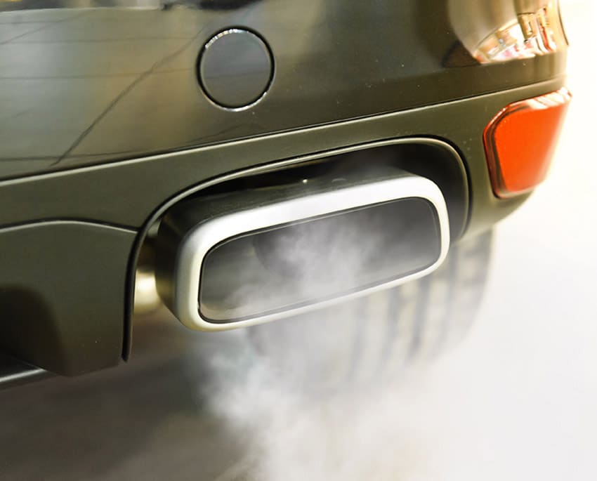 Man skal passe på med ikke at anvende f.eks. forbrændingsmotorer i lukkede rum, da udstødningsgassen, udover en række giftige gasser, primært besår af kuldioxid