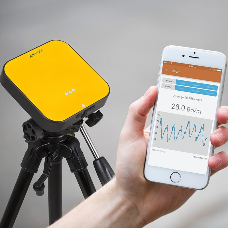 Meget præcis elektronisk radon-monitor til professionel anvendelse, der kan sluttes trådløst til din smartphone eller tablet via Bluetooth. Kan desuden kobles til din pc via USB. Måler, udover radonniveauet, også temperatur, lufttryk og luftfugtighed
