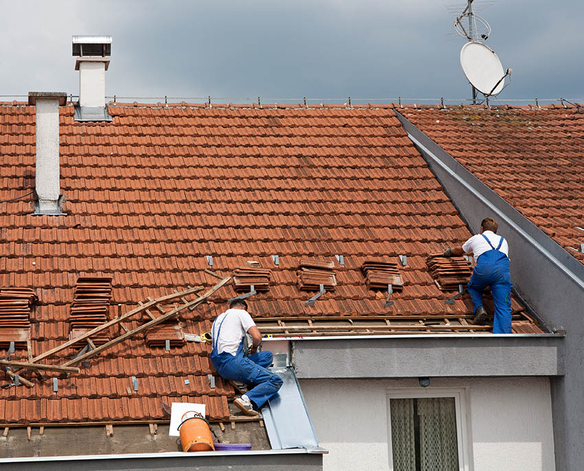Vi giver gerne et uforpligtende tilbud på både mindre reparationer, tagrenovering eller lægning af nyt tag