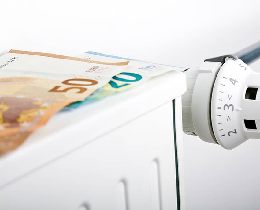 Indvendig efterisolering hjælper med at reducere varmetab gennem væggene, hvilket igen resulterer i lavere opvarmnings- og køleomkostninger hele året