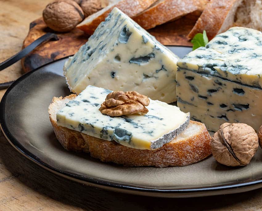 Penicillium-svampe anvendes i forbindelse med fremstilling af f.eks. blå- og hvidskimmeloste