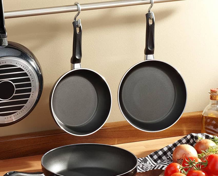 Grundet deres fedt-, snavs- og vandafvisende egenskaber, anvendes PFAS ofte i almindelige forbrugsprodukter. Bl.a. køkkengrej