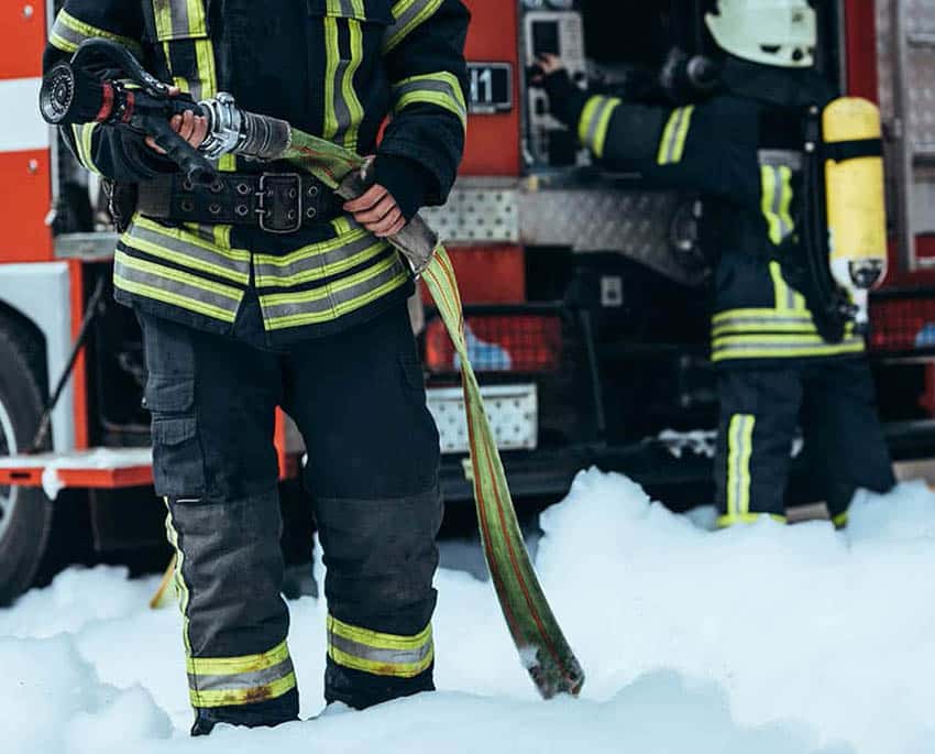 Også i det skum, der siden 1990'erne er blevet anvendt til at bekæmpe flammer med af brandfolk, er der PFAS-stoffer