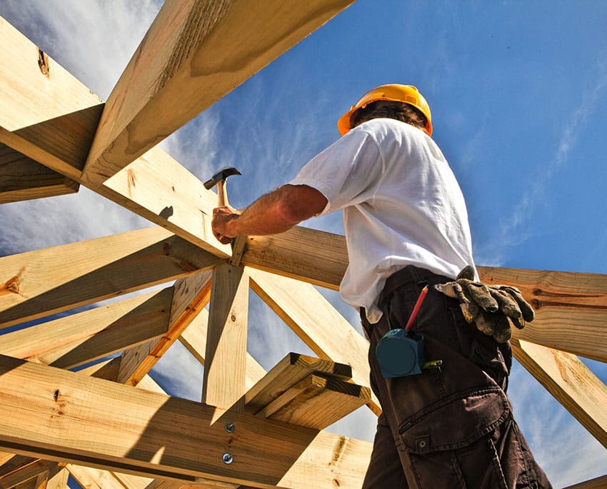 Ligegyldigt om det blot er havedøren, der binder, eller du vil bygge helt nyt, er vi det oplagte valg, når du skal have udført tømrerarbejde