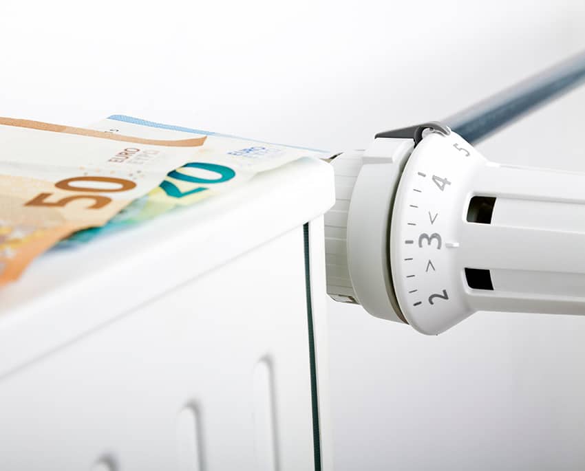 Isolering har ikke kun betydning for varmetab. Isolering hjælper således med at sikre, at boligens overflader ikke bliver for kølige om vinteren, mens det afholder overfladerne fra at blive for varme om sommeren